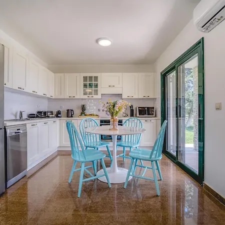 Heliophos Amalthia וילה *