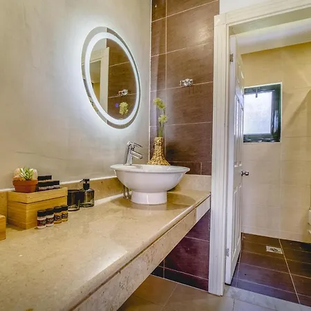 Heliophos Amalthia וילה קיוטארי