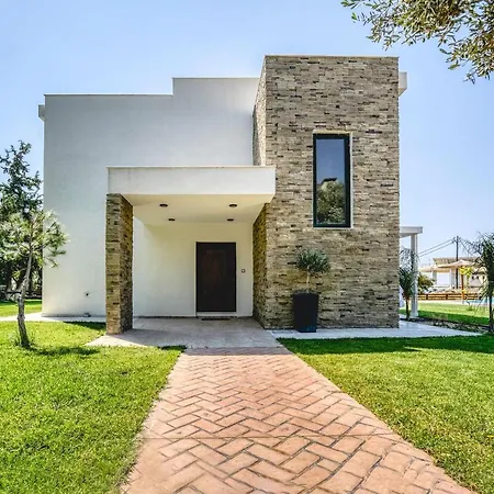 וילה Heliophos Amalthia *