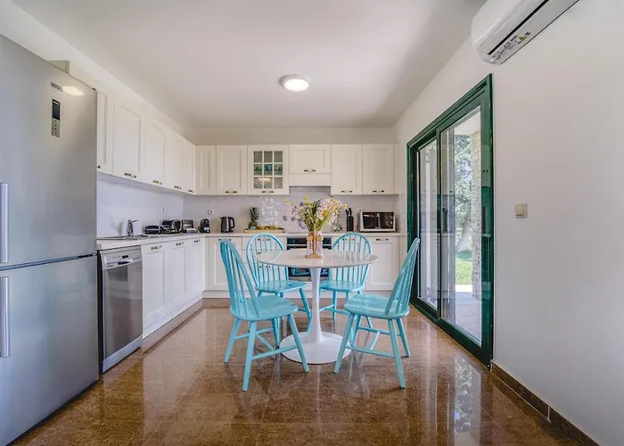 Heliophos Amalthia Vila *