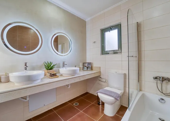 Heliophos Amalthia كوتاري