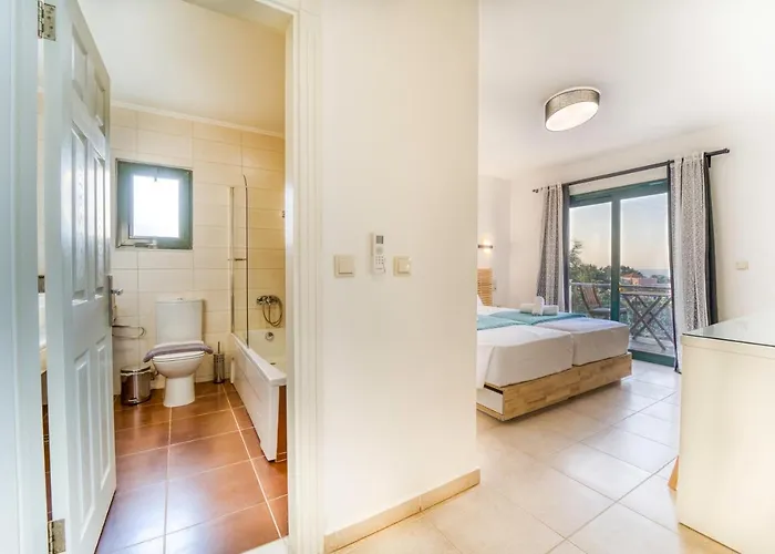 Heliophos Amalthia فيلة