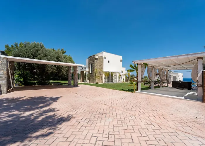 Heliophos Amalthia Vila